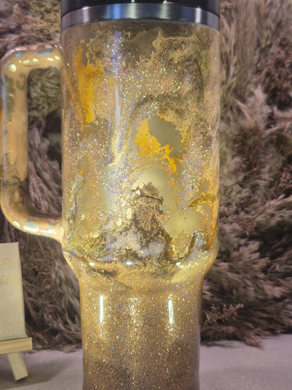 Handveredelter Stanley® Quencher (40oz) – Epoxidharz Glitzer Tumbler im Wildlife-Design