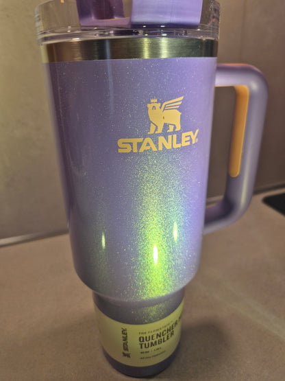 Stanley Quencher H2.0 FlowState™ 1,18 L – Periwinkle Shimmer – individuell veredelt & personalisiert