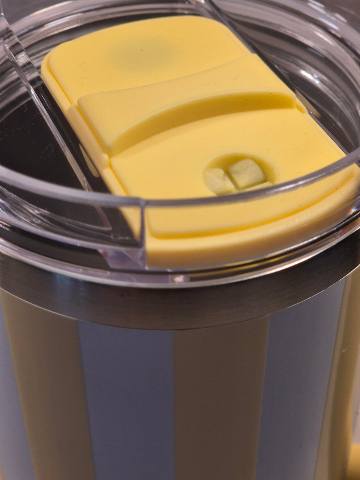 Big Cup Thermobecher 1,2 L Gelb-Weiß gestreift – individuell veredelt & personalisierbar