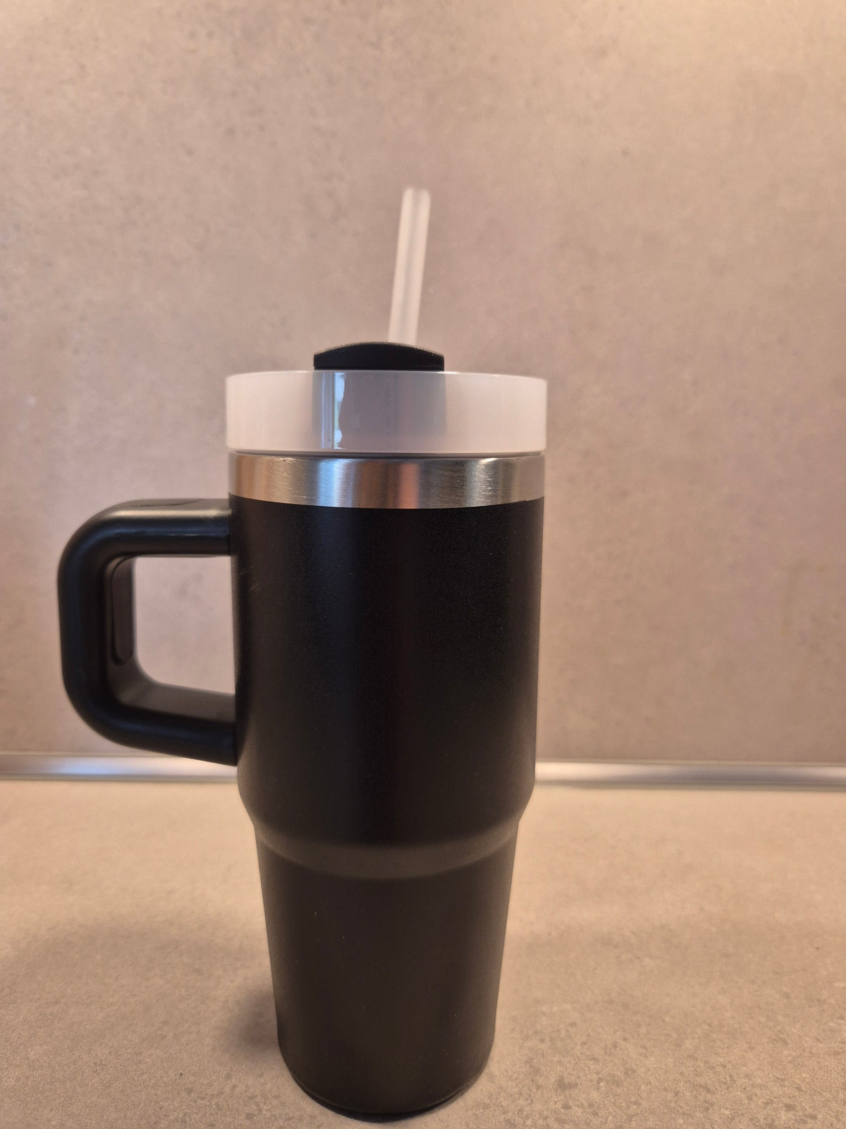 Mini Big Cup 600 ml – Schwarz | individuell veredelt & personalisiert